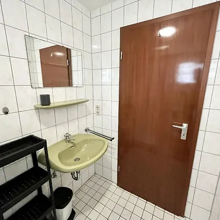 With Garden In Reil, Cleaning Included Apartment