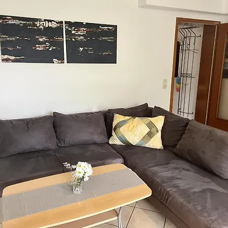 With Garden In Reil, Cleaning Included Apartment Reil