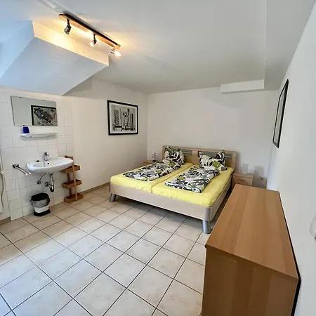 With Garden In Reil, Cleaning Included Apartment Reil