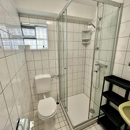 With Garden In Reil, Cleaning Included Apartment