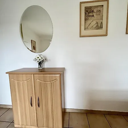 With Garden In Reil, Cleaning Included Apartment Reil